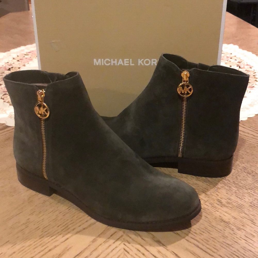 NWB MICHAEL Michael Kors Lainey suede Size 10